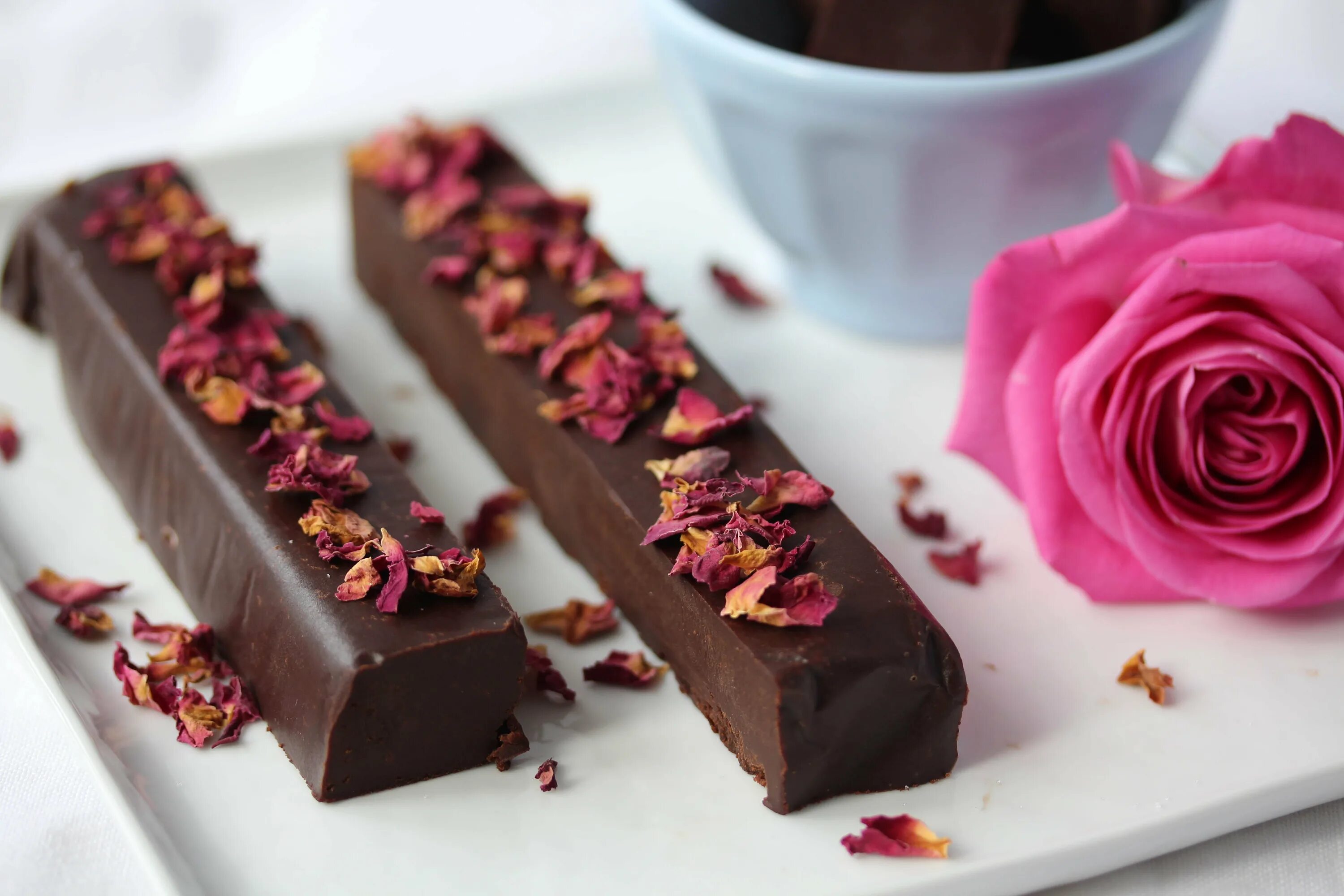 шоколадные кондитерские изделия. шоколадные пирожные. твоим сладким шоколадом. твоим сладким шоколадом. красивые тортики шоколадные.