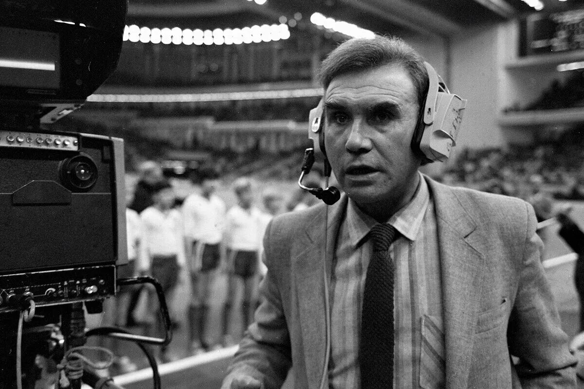 Маслаченко вратарь спартака. Футбол владимир маслаченко. Владимир маслаченко вратарь спартака. Вратарь комментатор. Маслаченко вратарь.