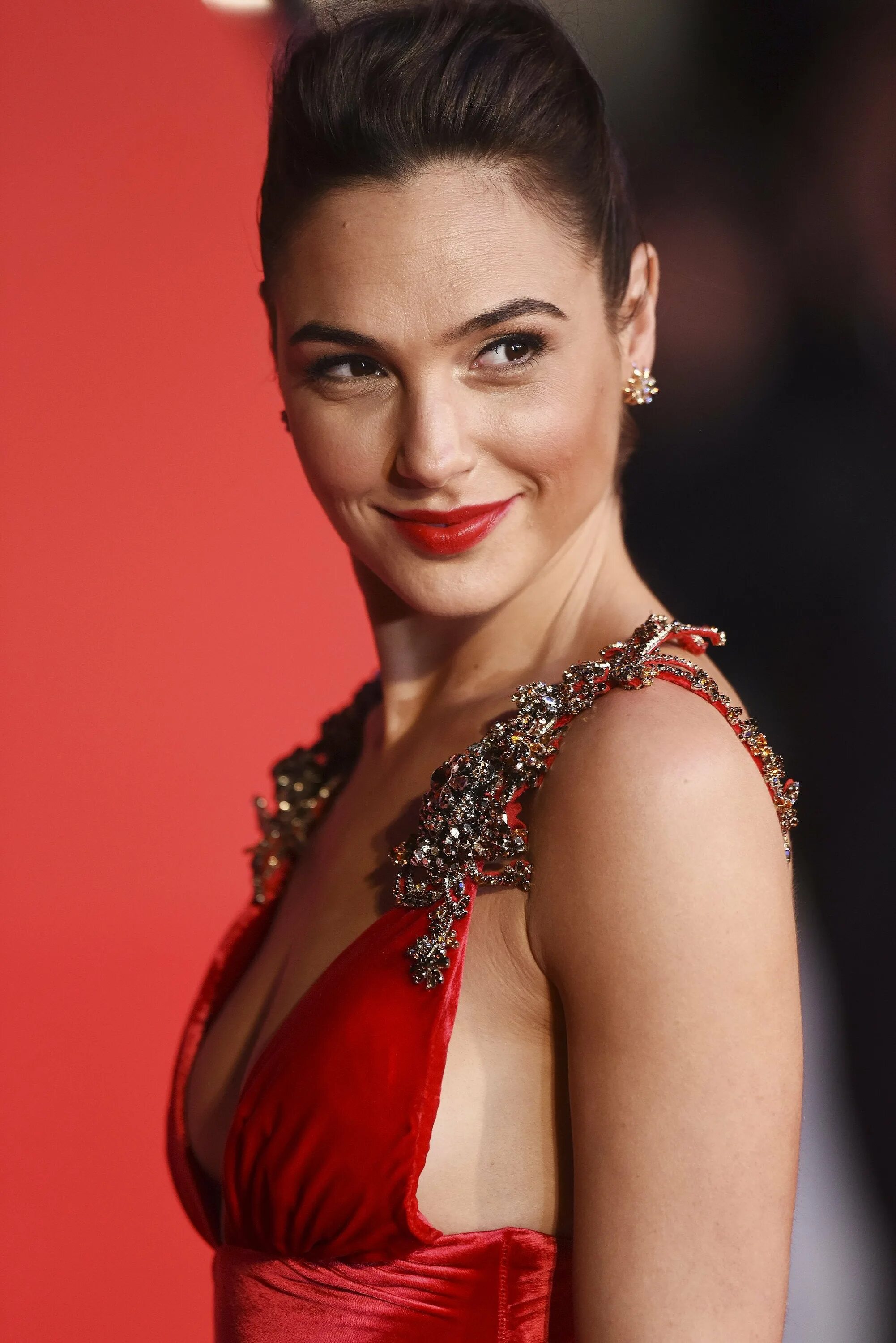 Галь гадот фото. Галь Гадот. Актриса gal Gadot. Галь Гадот (gal Gadot).