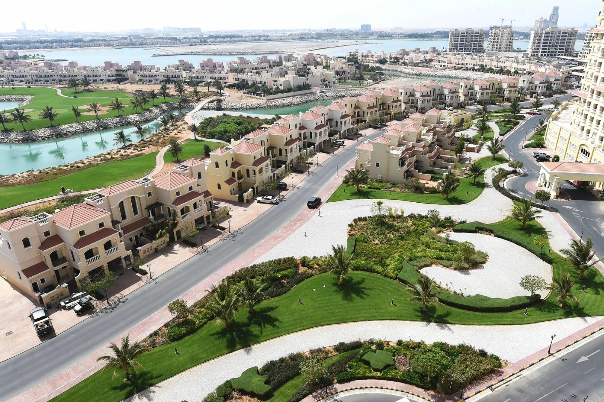 Аль хамра молл рас аль хайма. Рас аль хайма сверху. al hamra village сверху. al hamra village plan. al комплекс.