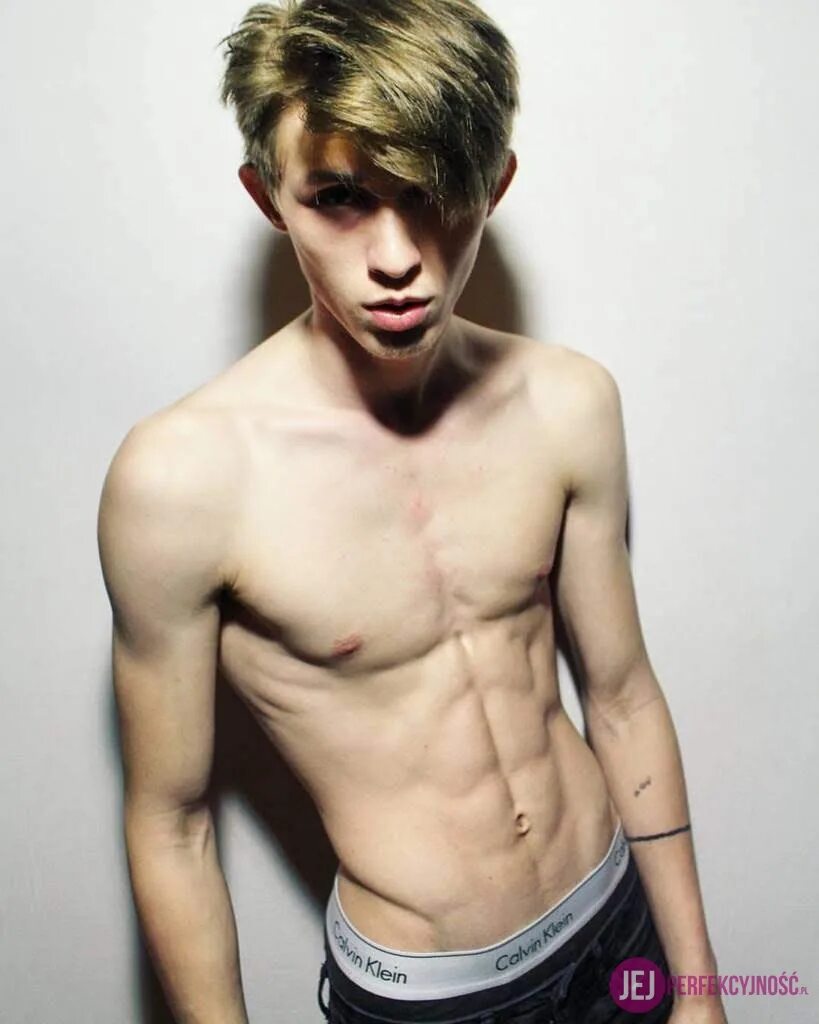 Очень стройный парень. The skinny boys 2. Красивые стройные юноши. Худые модели мужчины. The skinny boys 2.