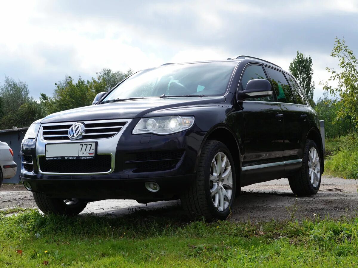 Фольксваген туарег бензин купить. Фольксваген Туарег 2008. Volkswagen Touareg 2008 черный. Фольсвагентаурег 2008. Volkswagen Туарег 2008.