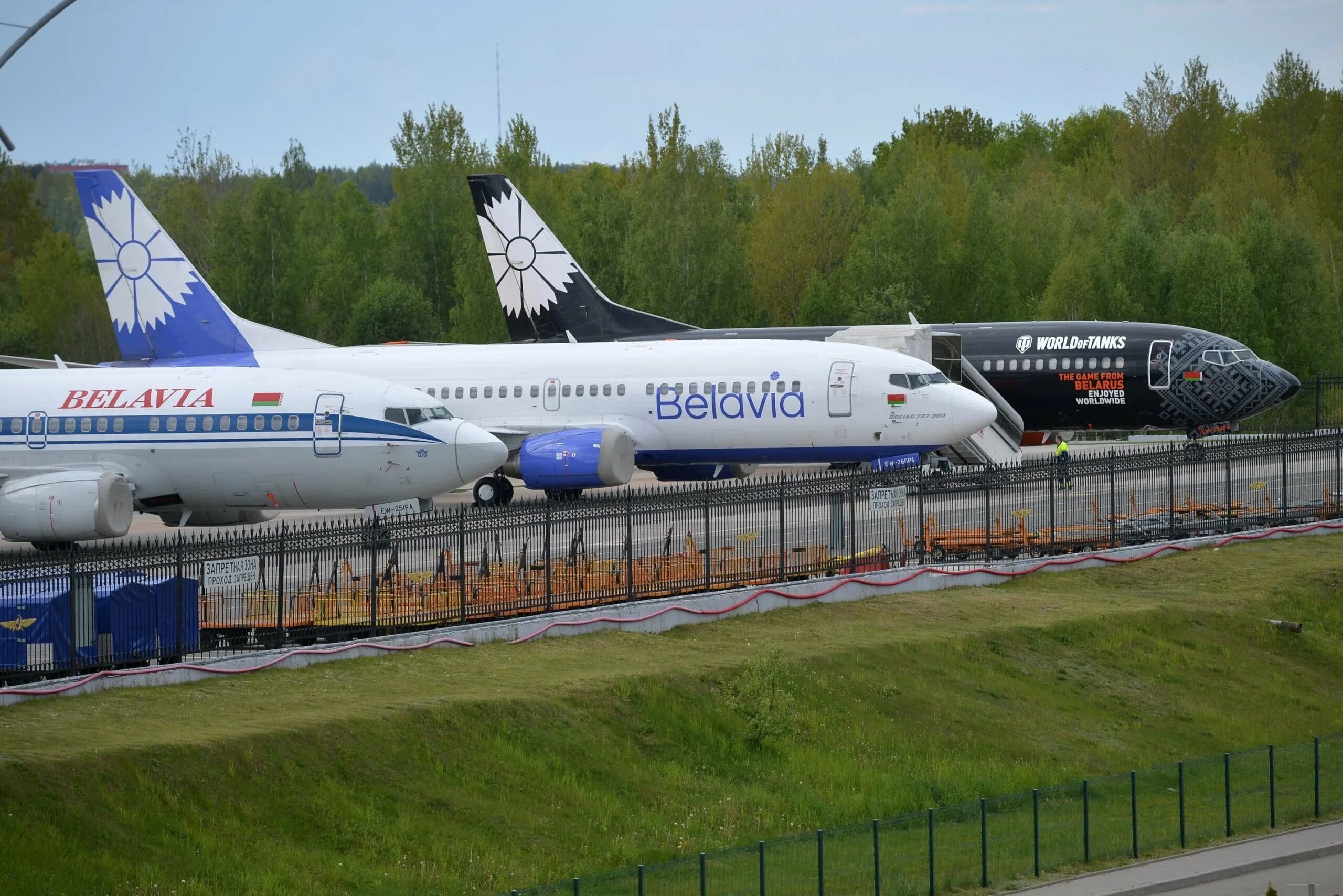 Belavia airlines. Белорусская авиакомпания Белавиа. Авиакомпания Белавиа самолеты. Белавиа Москва Минск самолеты. Парк самолетов Белавиа.