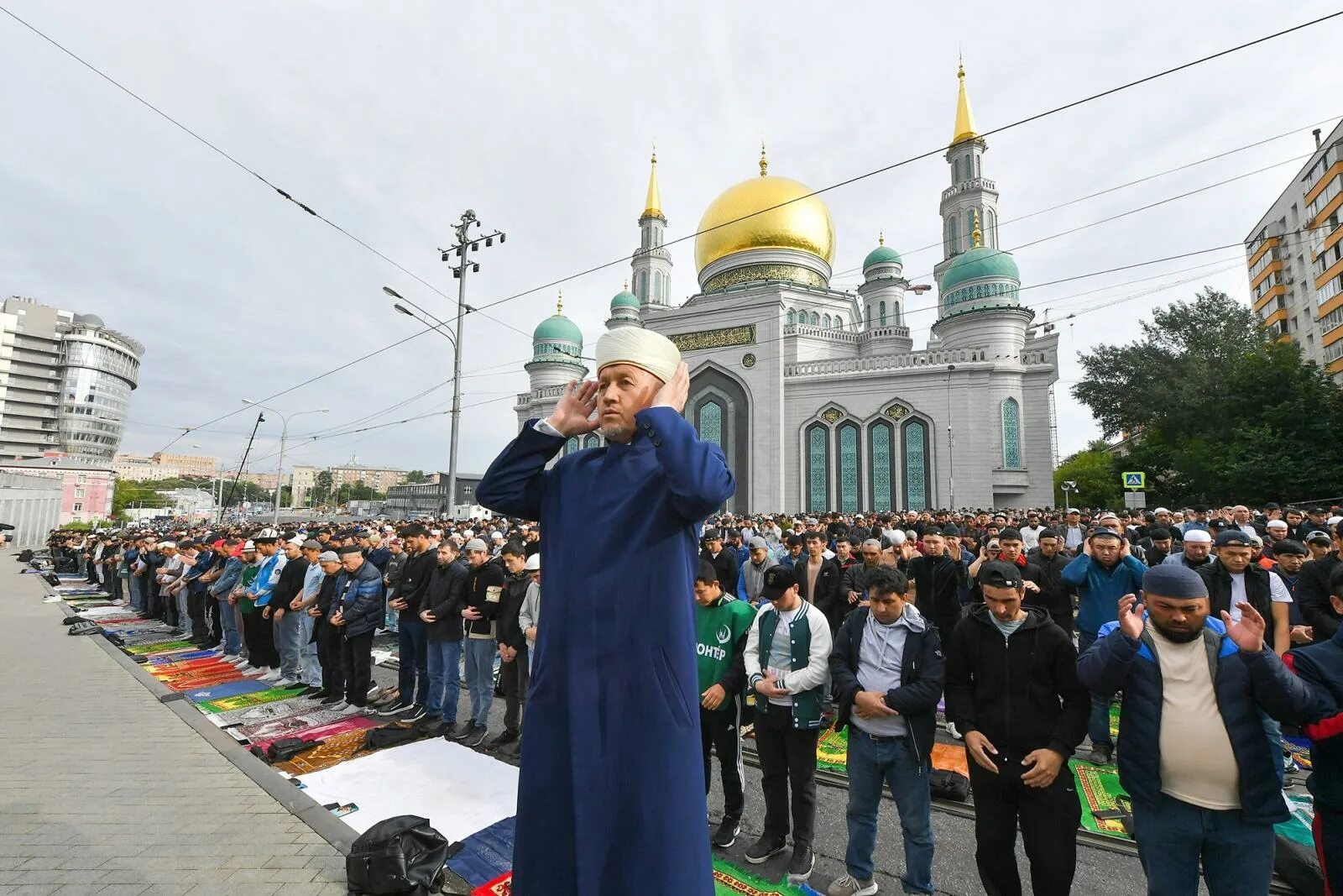 Какого числа курбан байрам в 24 году. Курбан байрам Московская Соборная мечеть. Курбан-байрам 2023 в Москве. Мечеть в Москве Курбан байрам. Снимок сверху в Курбан байрам в Соборной мечети Москвы.