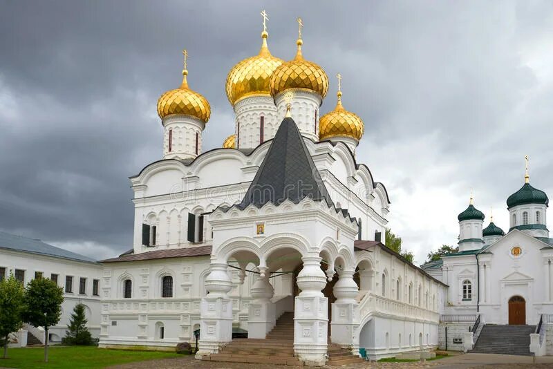 Главный монастырь россии золотого кольца. Золотое кольцо Ипатьевский монастырь в Костроме.