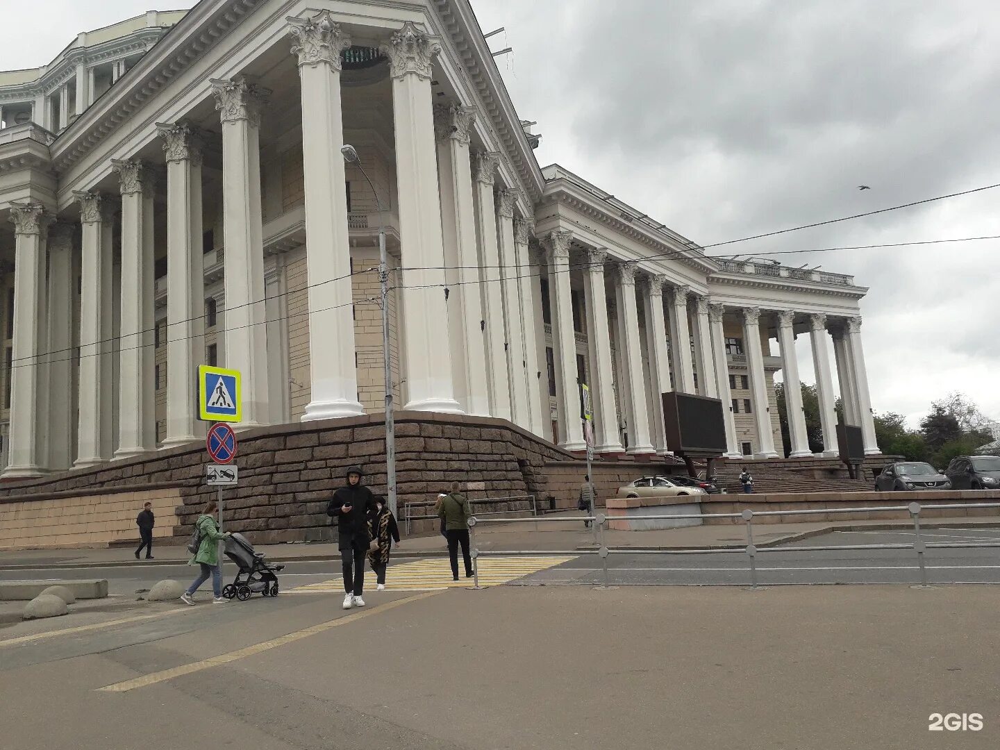 Центральный Академический театр Российской армии. Москва Суворовская площадь 2 театр Российской армии. Центральный Академический театр Российской армии 1954. Театр комедии Москва Суворовская площадь.