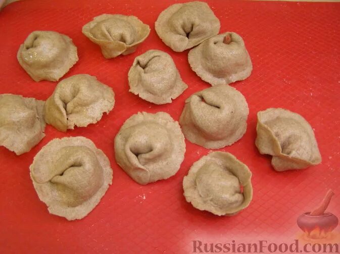 Пельмени из ржаной муки рецепт. Пельмени из ржаной муки. шорские пельмени из ржаной муки. шорские вареники. вареники из ржаной муки.