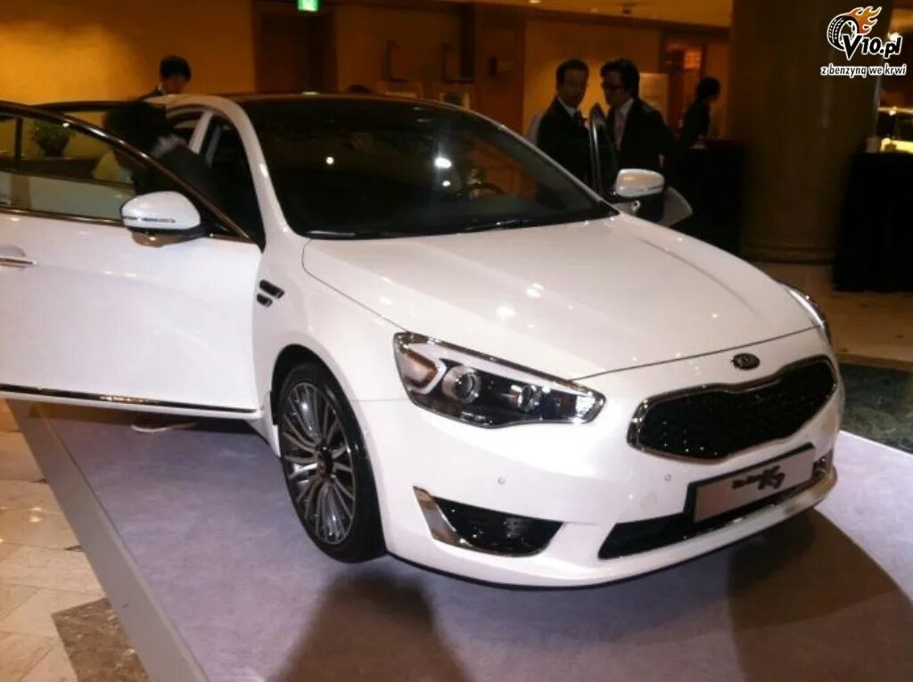 Киа к3 в россии. Kia k7 2013. Kia k7 2014. Kia 7. Kia k7 2011.