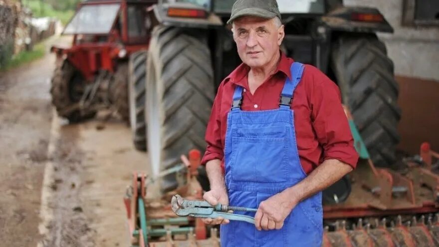 Молодой тракторист. Работа от прямых т. Тракторист. Приглашаем на работу трактористов. Работа от прямых т.