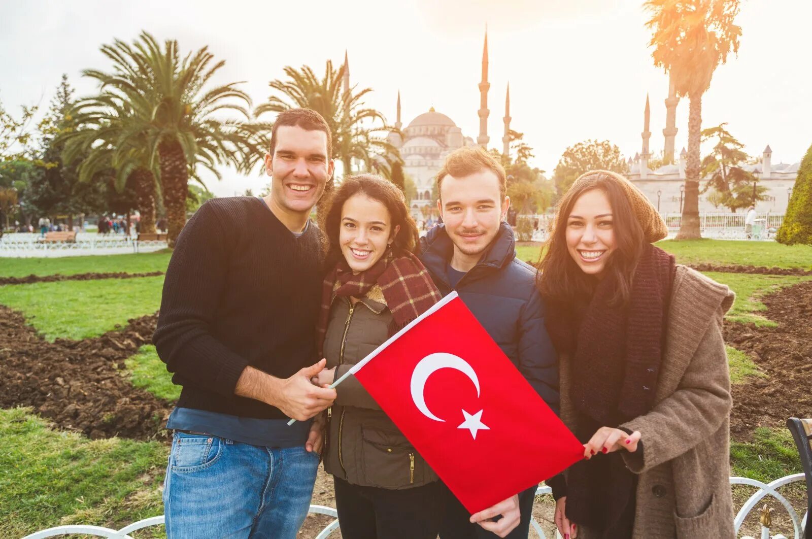Group turkey. Турция с друзьями. Турецкие друзья. Турецкая молодежь. Друзья в Стамбуле.