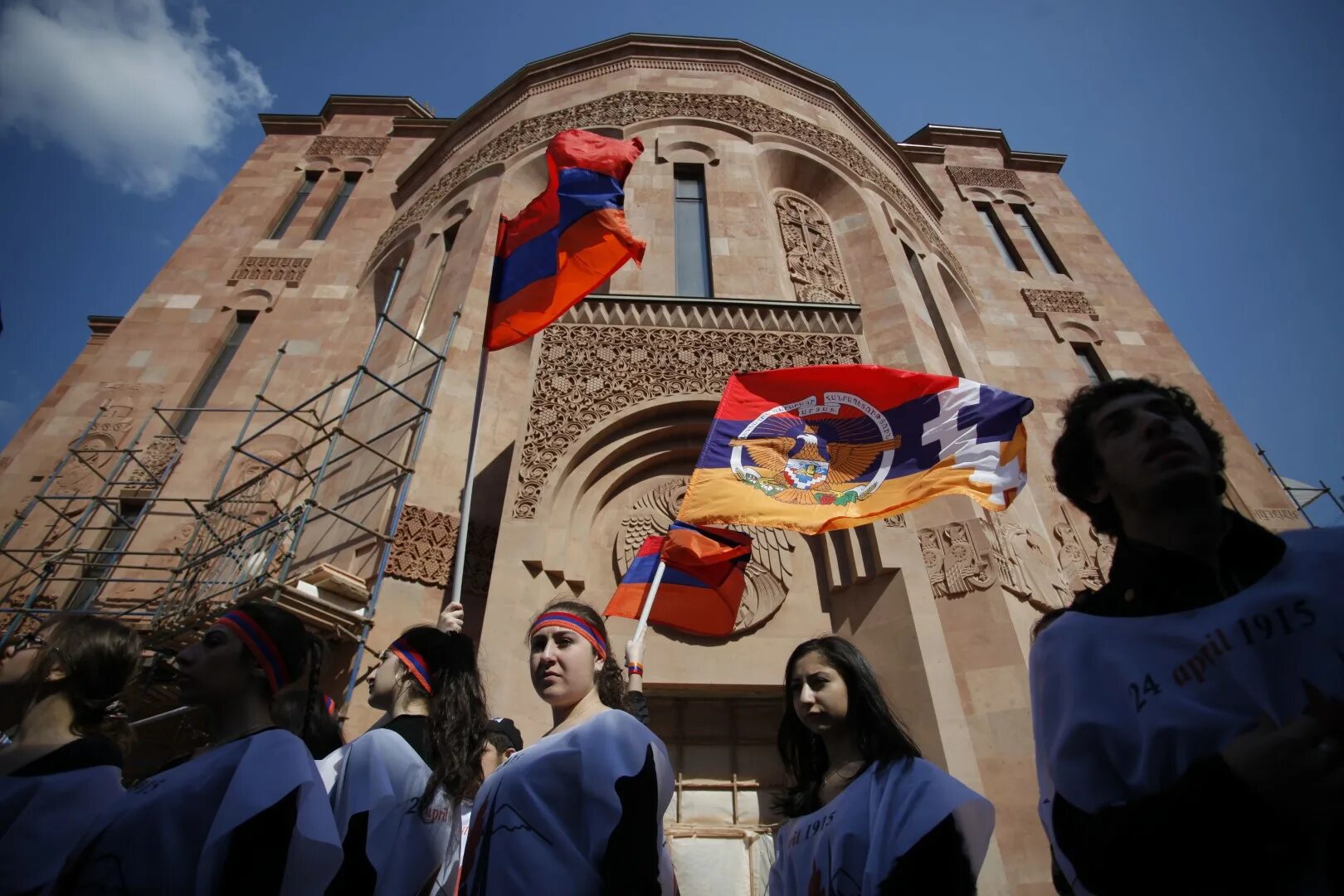 Армянская община. Армяне в москве. Армянская община в мск. Армянская диаспора в москве в ранхигс. Езрас нерсисян армянская церковь в москве.