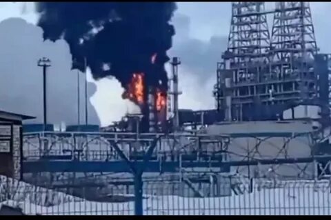 Потушили ли пожар на нефтезаводе