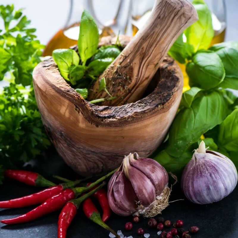 Соль перец чеснок базилик. Соль специи рецепт. Соль перец чеснок базилик. В отдельной миске смешиваем соль масло перец. Соль с чесноком и специями.