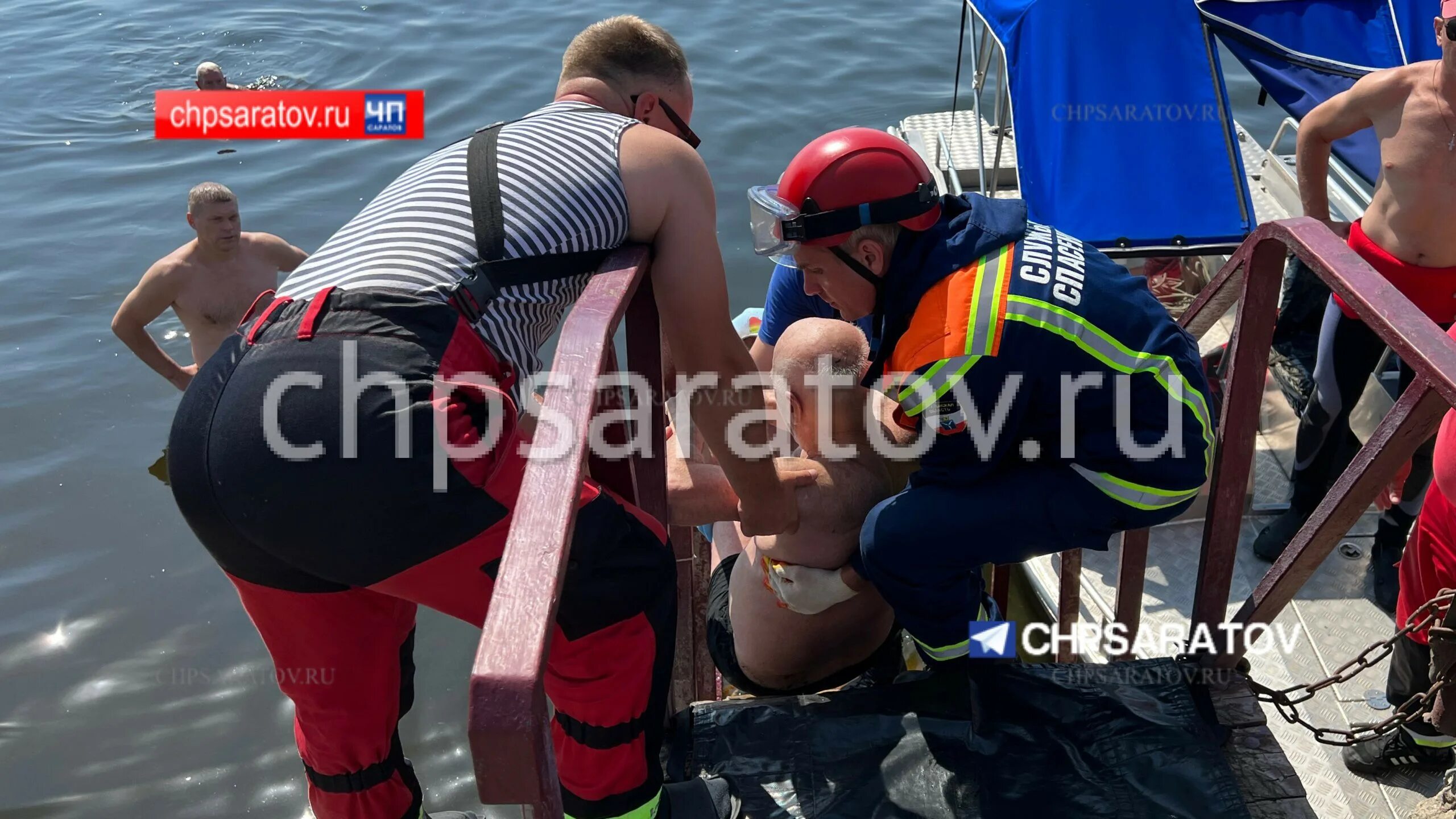 Утонул в волге. Спасатели на воде.