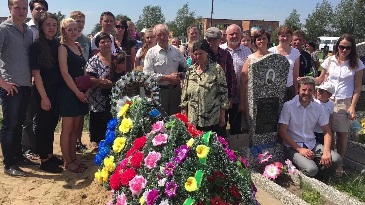 Поминки бабушки. Похороны бабушки Нины слепой. Могила Ирины Кравченко бабы Нины.