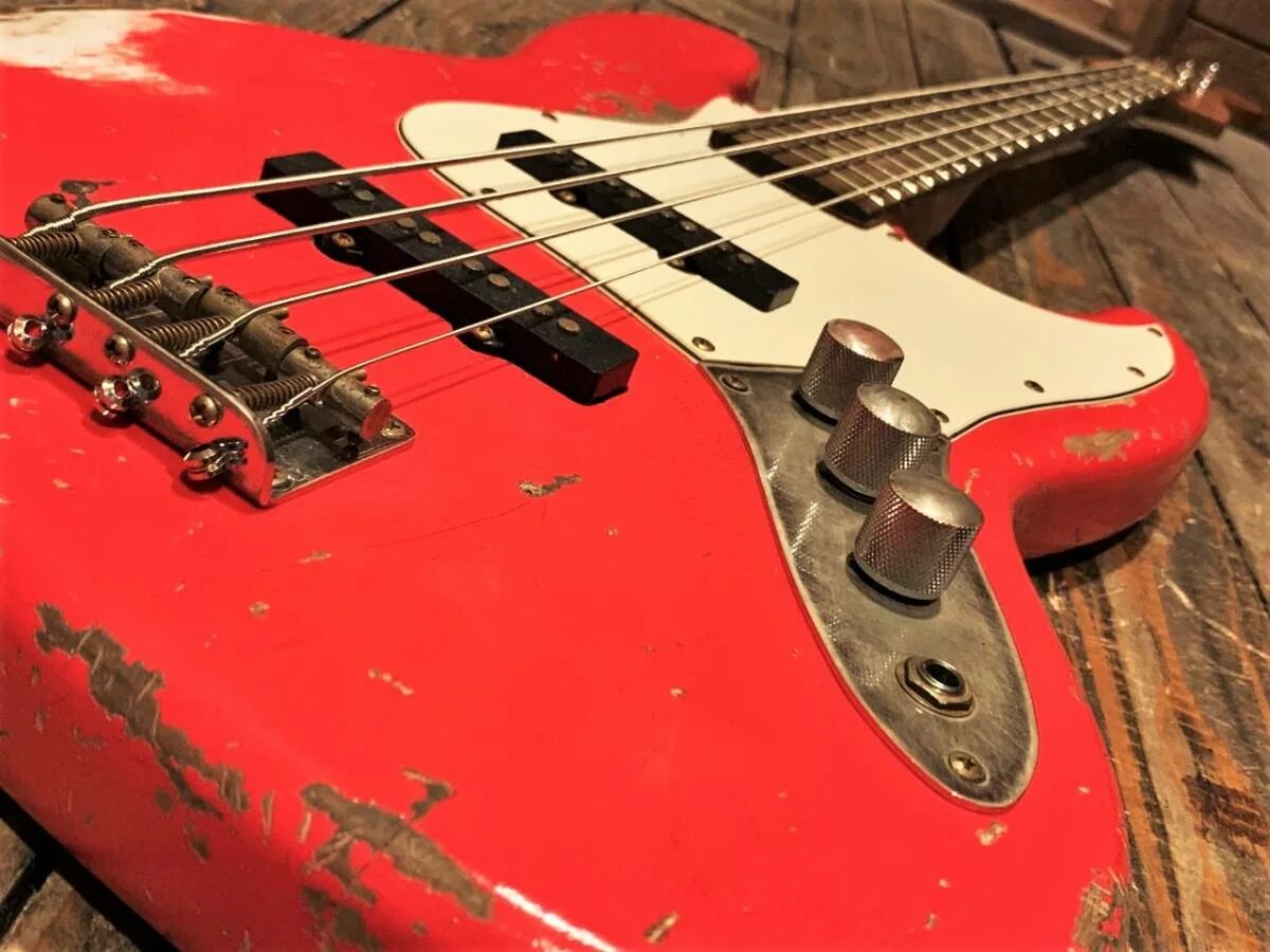 Bubago bass. Jazz Bass Fiesta Red. Jazz Bass Relic Red. Fender Precision Bass Fiesta Red. Jazz Bass красный 70.