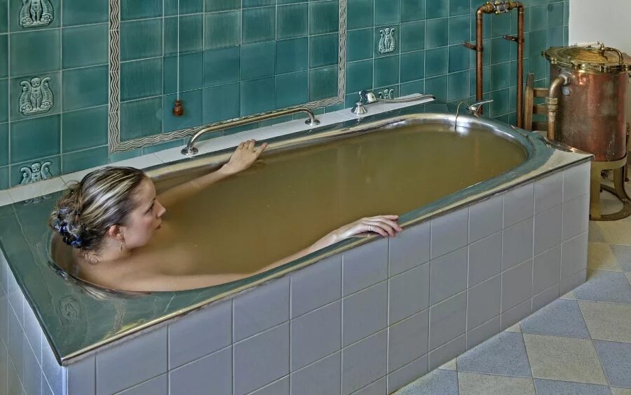 Как называются горячие ванны. Лечебные ванны. лечебные ванны в санаториях. грязевые ванны в санатории. водные процедуры в санатории.