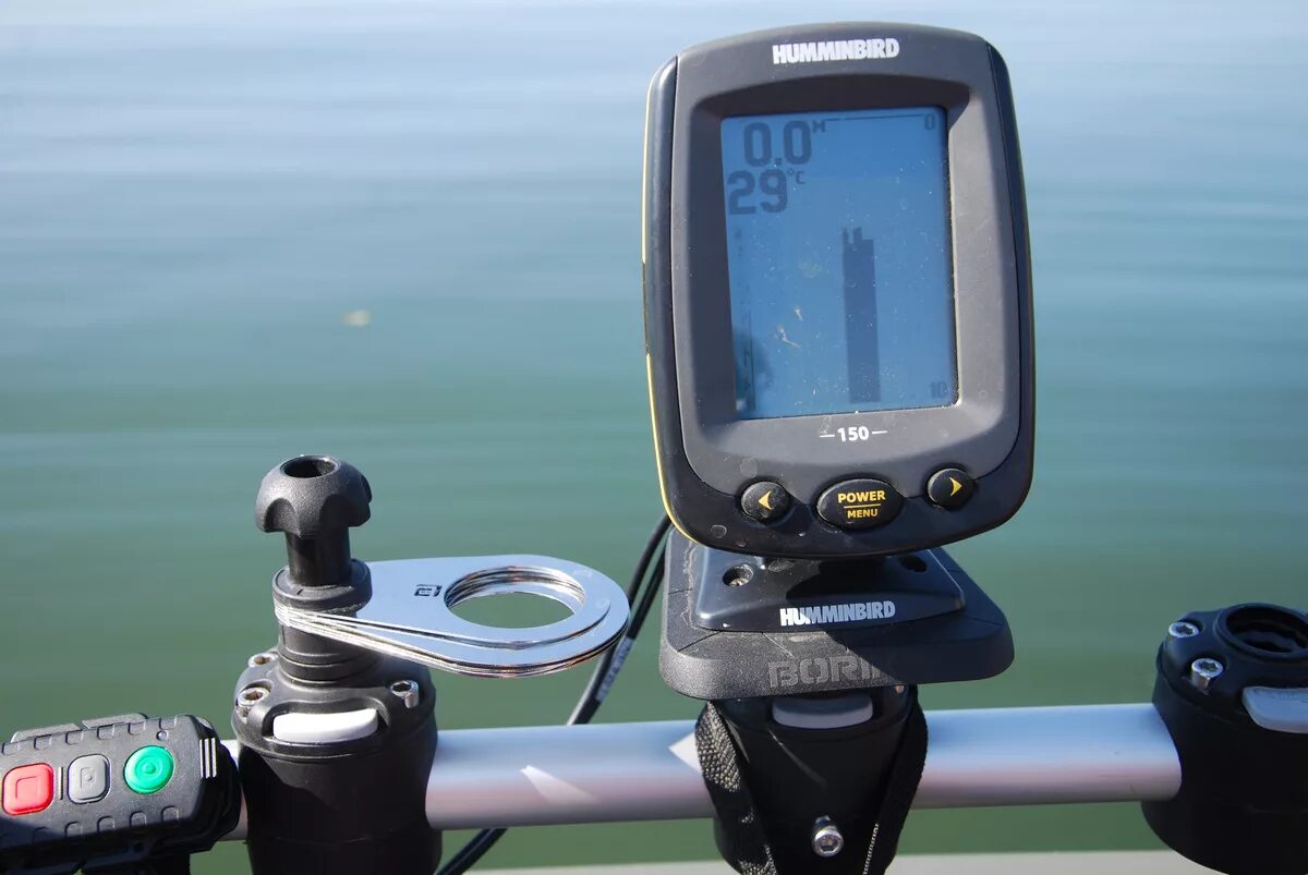 эхолот для рыбалки с лодки ловеренс страйк плюс 7. Borika держатель для эхолота garmin. какой лучше эхолот для лодки. какой лучше эхолот для лодки. эхолот lowrance в лодке.