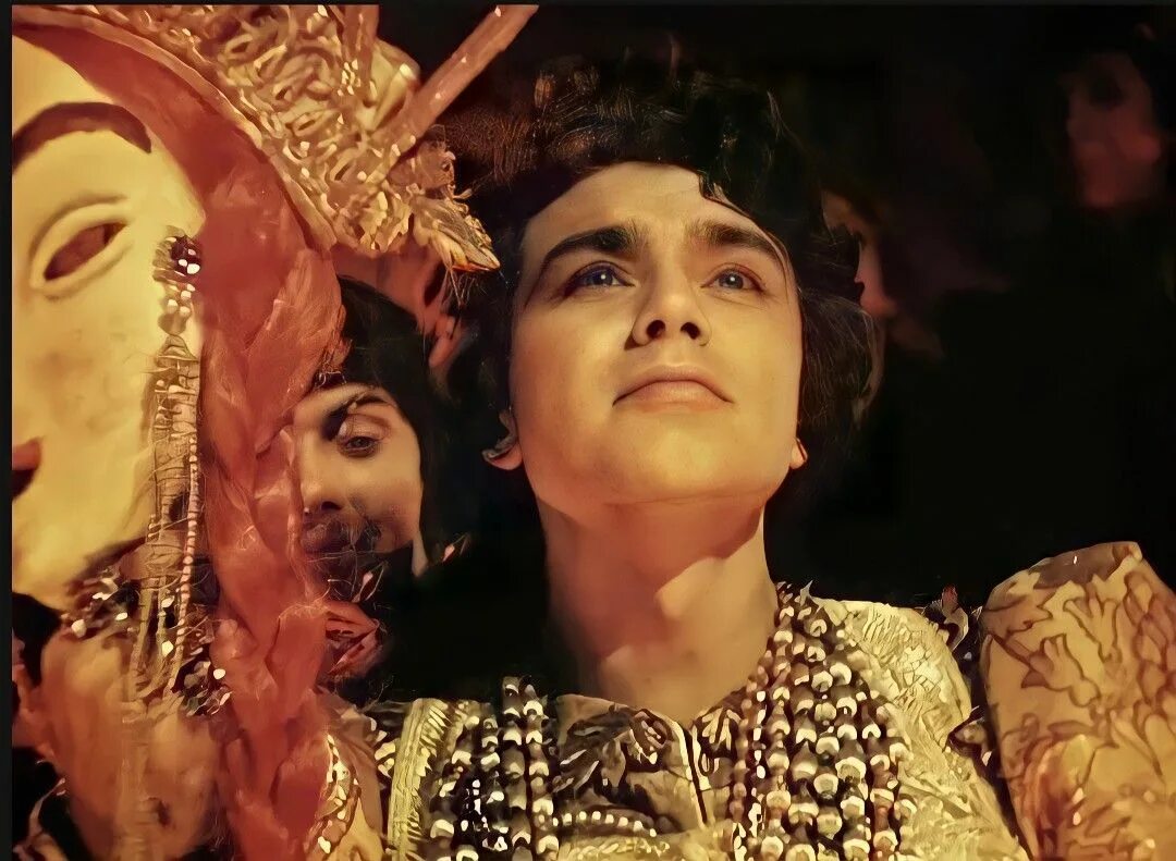 Танец опричников. Басманов грозный эйзенштейн. Иван грозный 1944 басманов танец. Танец опричников. Пир опричников иван грозный 1944.