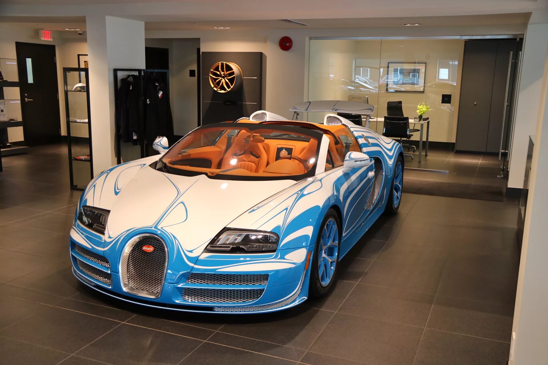 Bugatti veyron grand. Bugatti Veyron Grand Sport Vitesse. Bugatti Grand Sport Vitesse. Bugatti Veyron Grand Sport Vitesse l'or Blanc. Bugatti Veyron Grand Sport Vitesse салон.