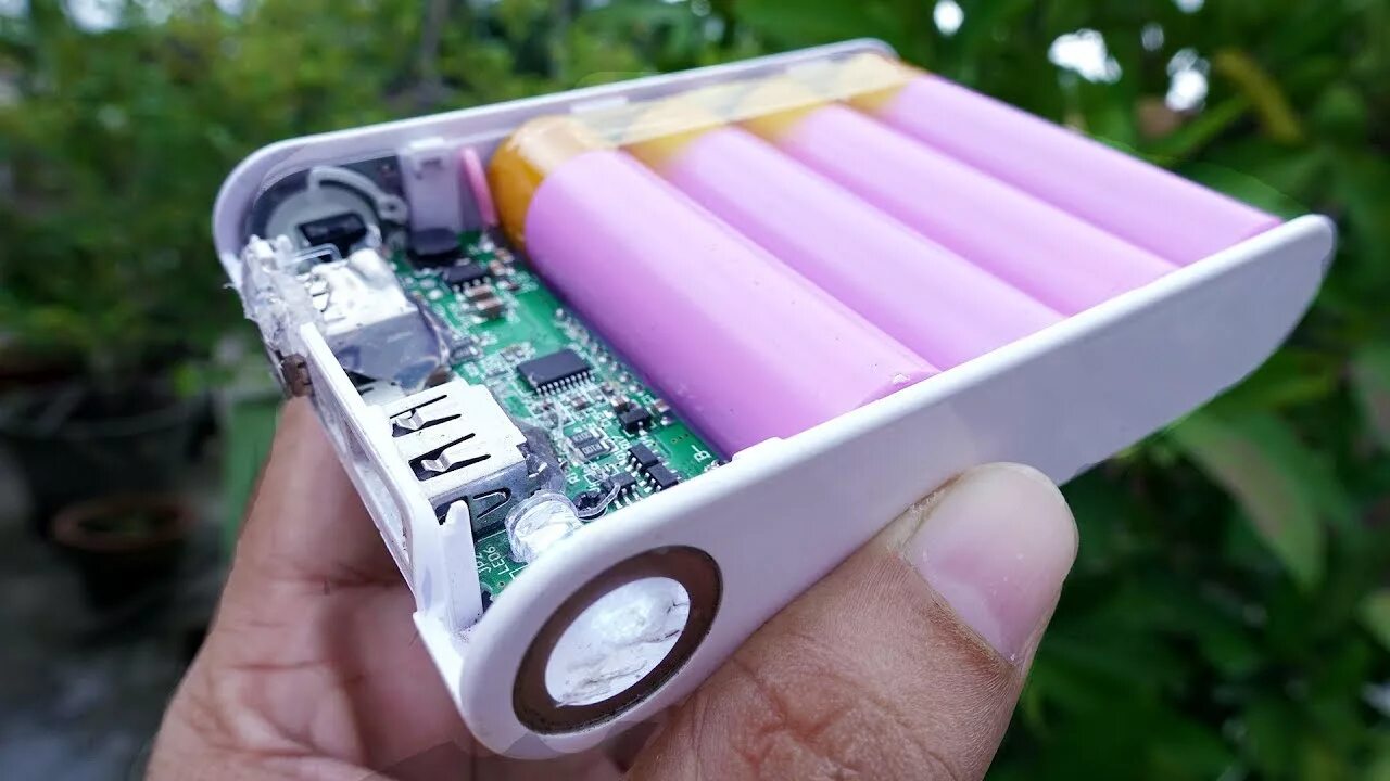 Повербанки видео. Power Bank Xiaomi Lightning. Повербанк 5000 dc5v/1a. Power Bank bj1a. Чехол для пауэрбанка Samsung 10000mah.