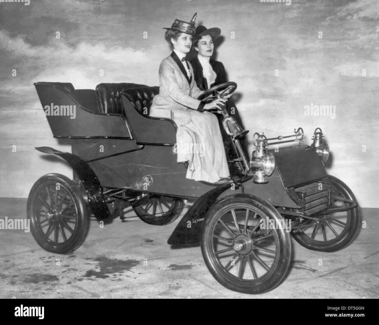 Автомобиль 1903 года. Ford 1903. форд модель а 1903. ford model a 1903-1904. первый автомобиль форд.