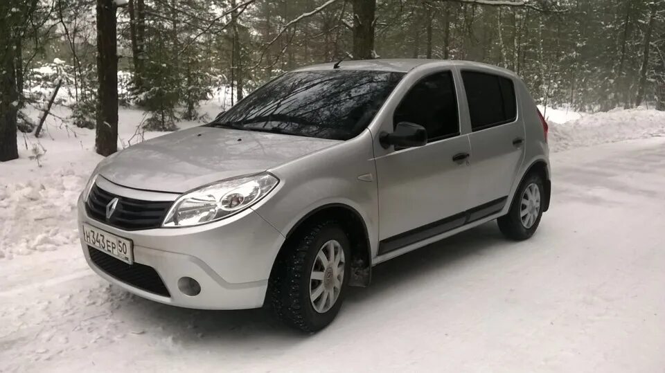 Renault sandero год выпуска. Гос номера Рено Сандеро 2011 год. Сандеро 2007 года. Рено Сандеро гос номер 056. Рено Сандеро 2010 года авто . Ру гос номер.