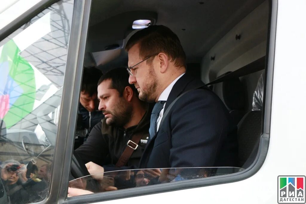 Маликов мавлидин магомедбегович. Мемориальная плита примакову в махачкале. Новая дорога в махачкале. Мемориальная плита евгению примакову. Тсс каспий махачкала.