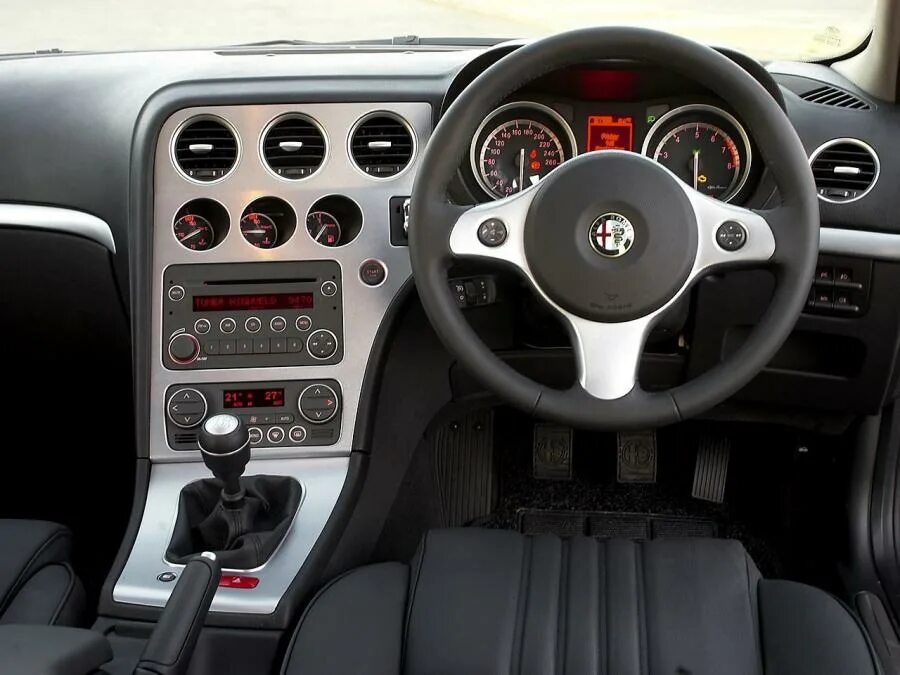 Интерьер Alfa Romeo 159 в кузове 939A, выпускаемого с 2006 года по 2008 год для 