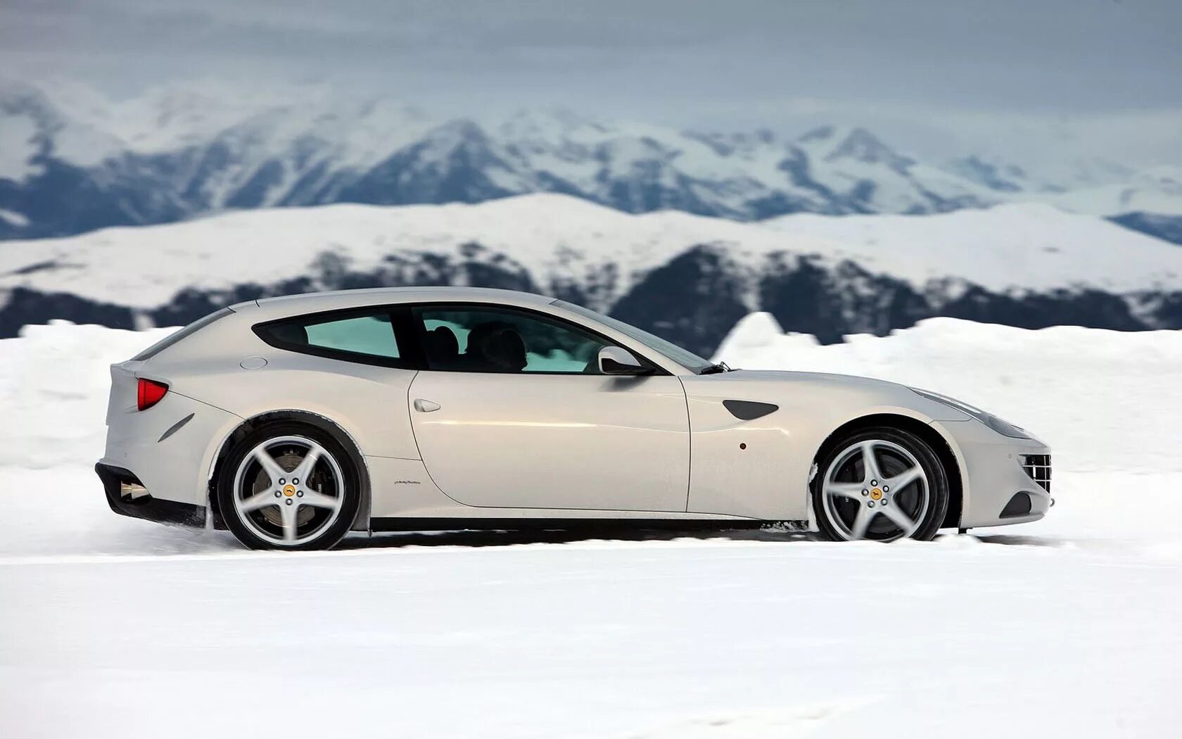 Ferrari FF 2011. Феррари фф 2015. Ferrari FF 4 Door. Ferrari FF панорама.