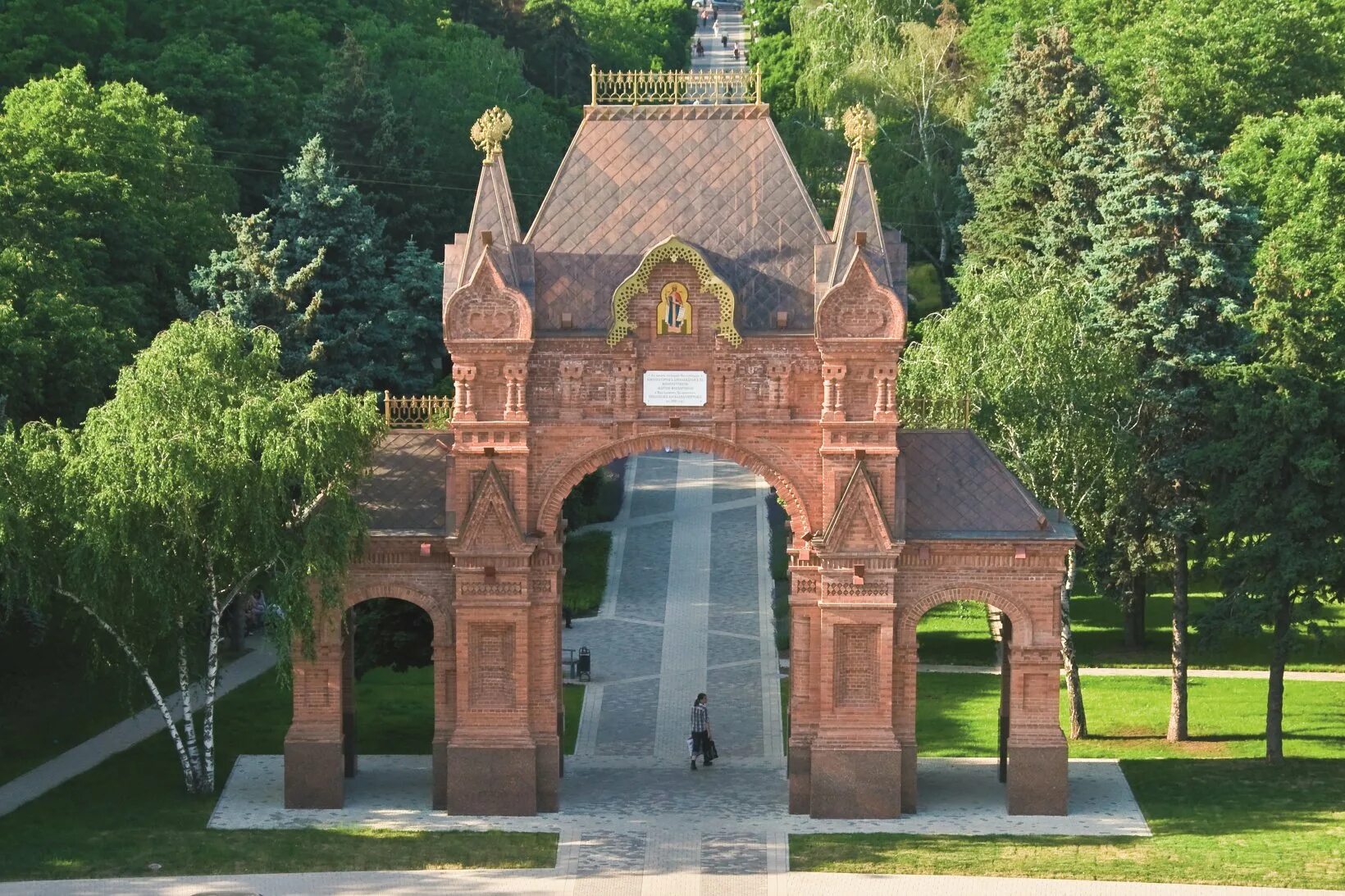 Что было на месте краснодара. Александровская Триумфальная арка в Краснодаре. Александровская Триумфальная арка (царские ворота), Краснодар. Александровская арка («царские ворота»). Екатерининская арка в Краснодаре.