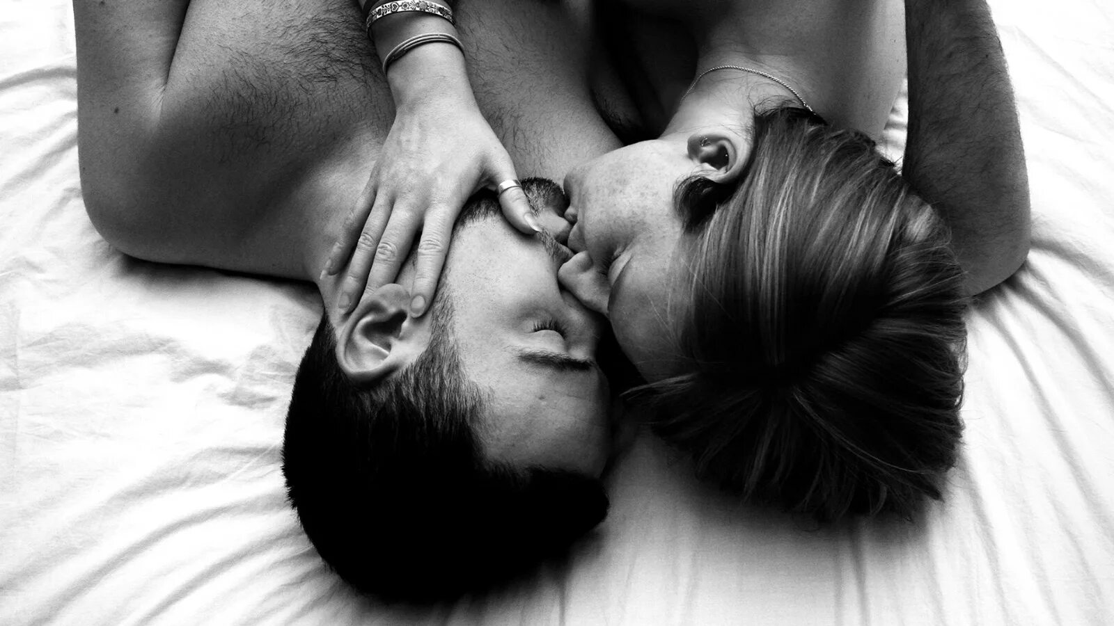 страстно за волосы. страстная любовь. супружеские ласки. страсть. страсть душит.