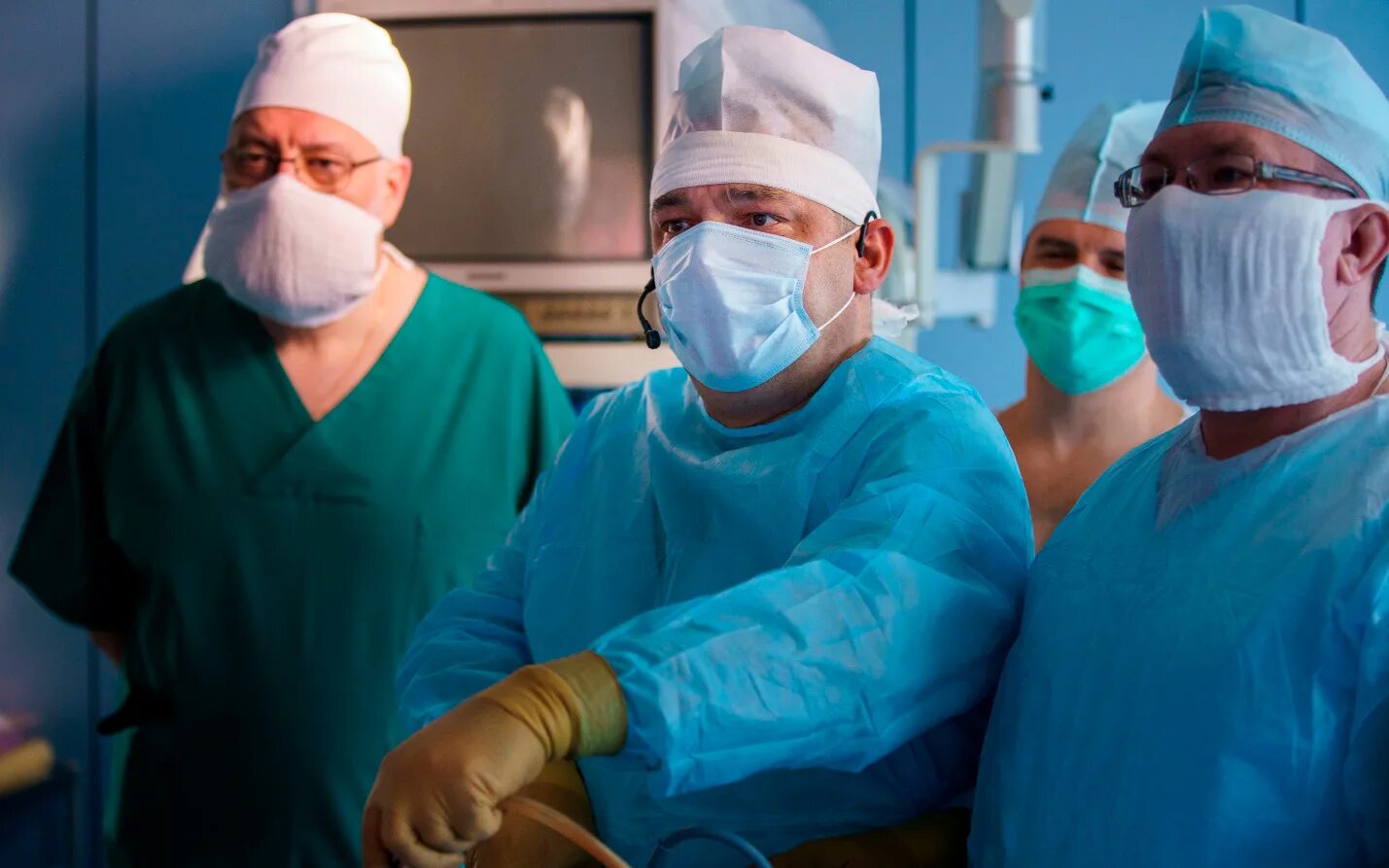 Хирургия операция на сердце. Военные в госпитале у хирургов. Недомолкин сергей викторович. Александров сергей сергеевич вмеда. Хирург санкт-петербург.