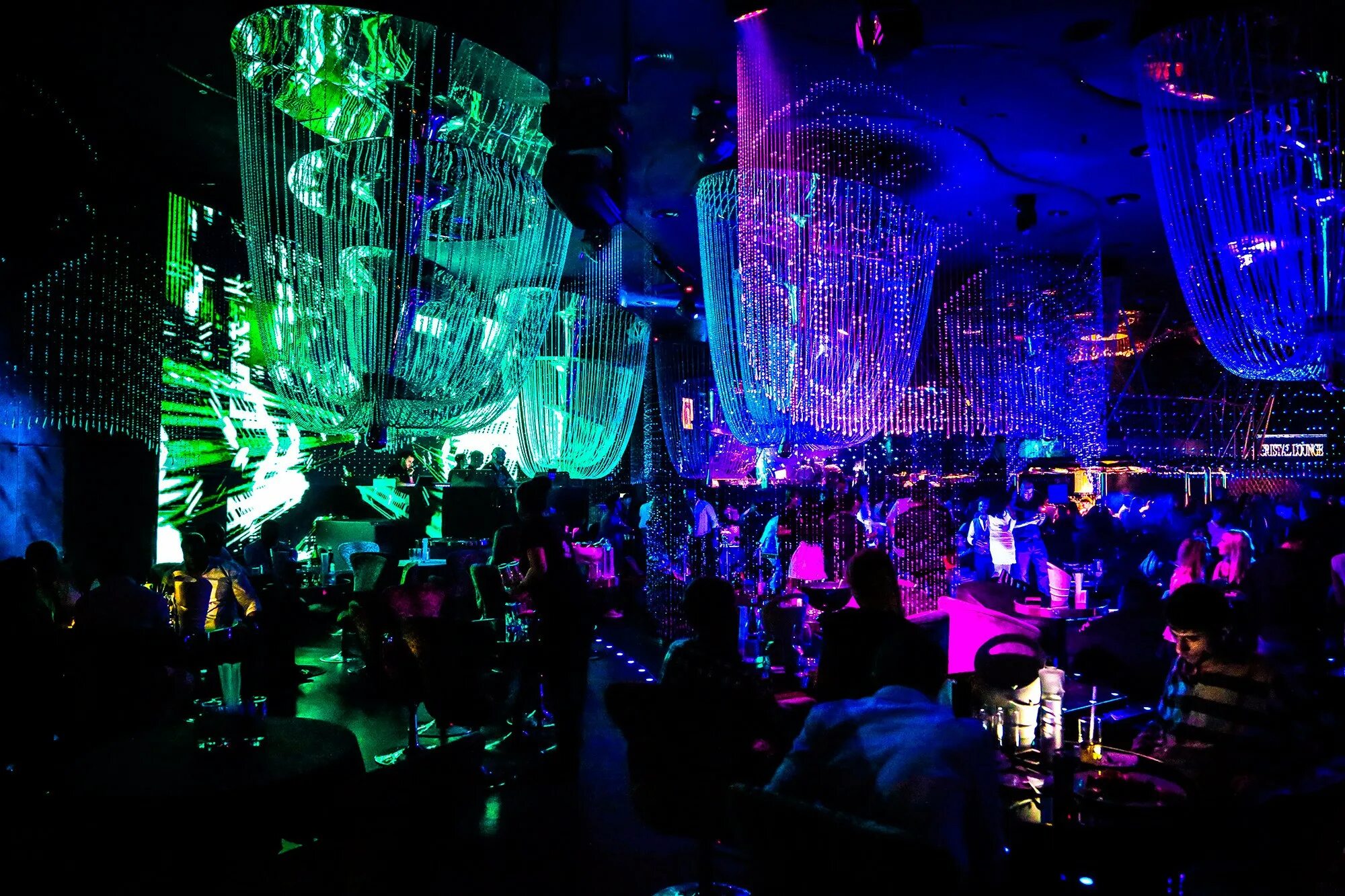 Ночные клубы в дубай 2022. Дискотека в дубае. Клуб роберто кавалли дубай. Дубай роберто кавалли. Ночные клубы дубая.