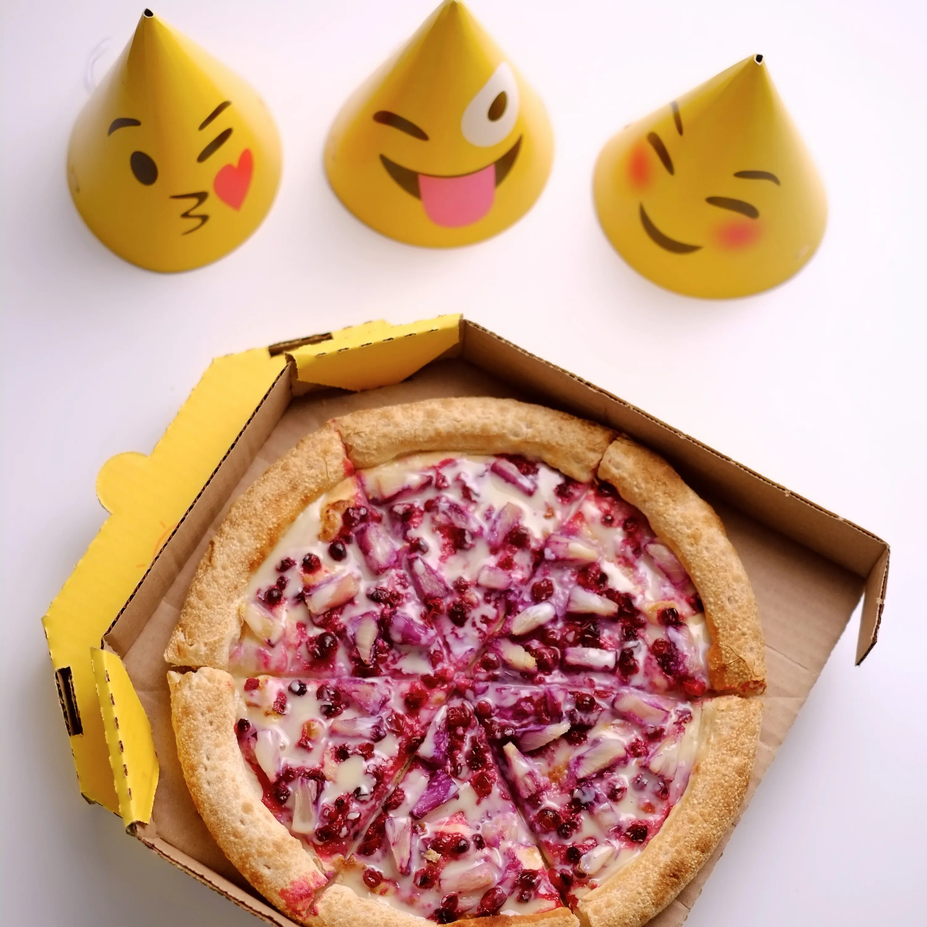 Пин додо сайт. День рождения пиццерии. Пицца на день рождения. Пицца для именинника. Пицца в подарок на день рождения.