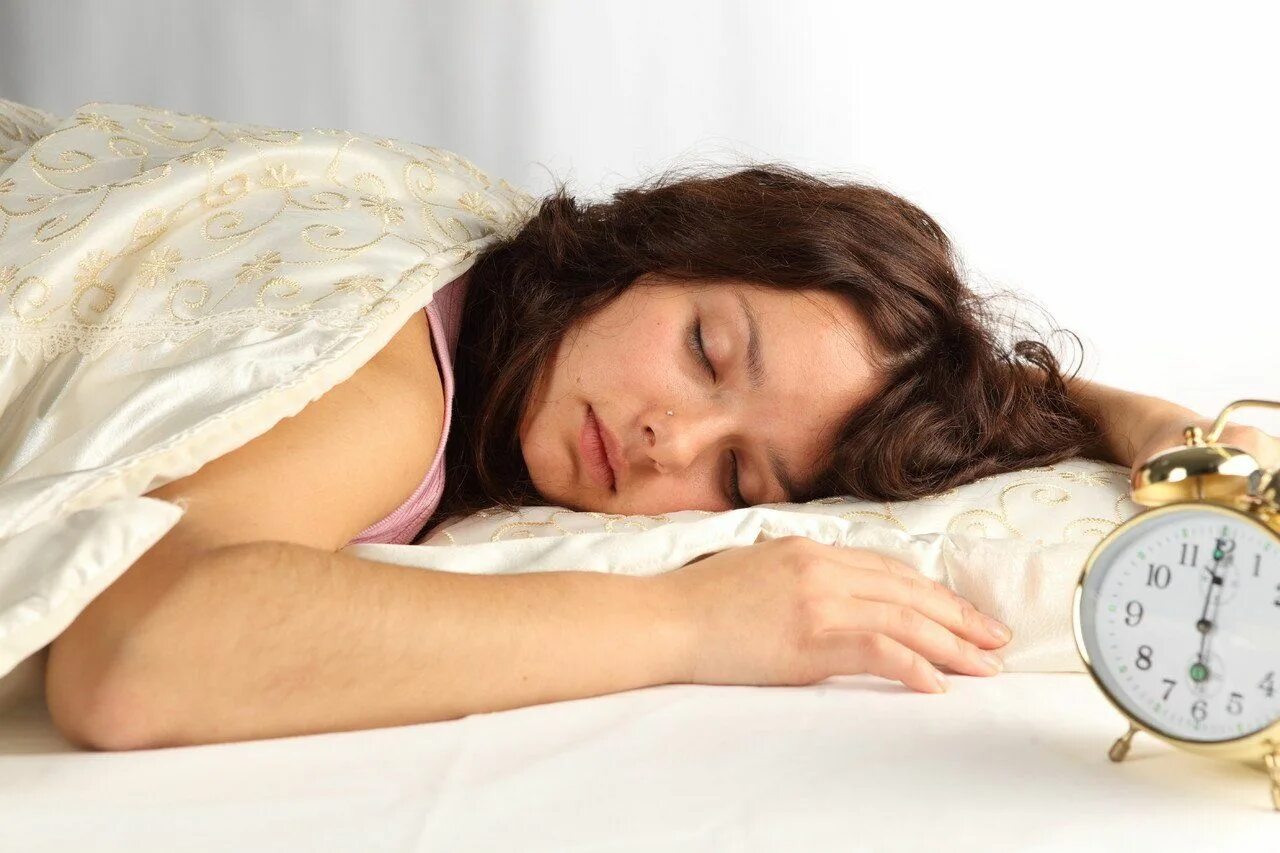 Going sleeping. Спящий человек. Здоровый сон. Женщина спит. Полноценный сон.
