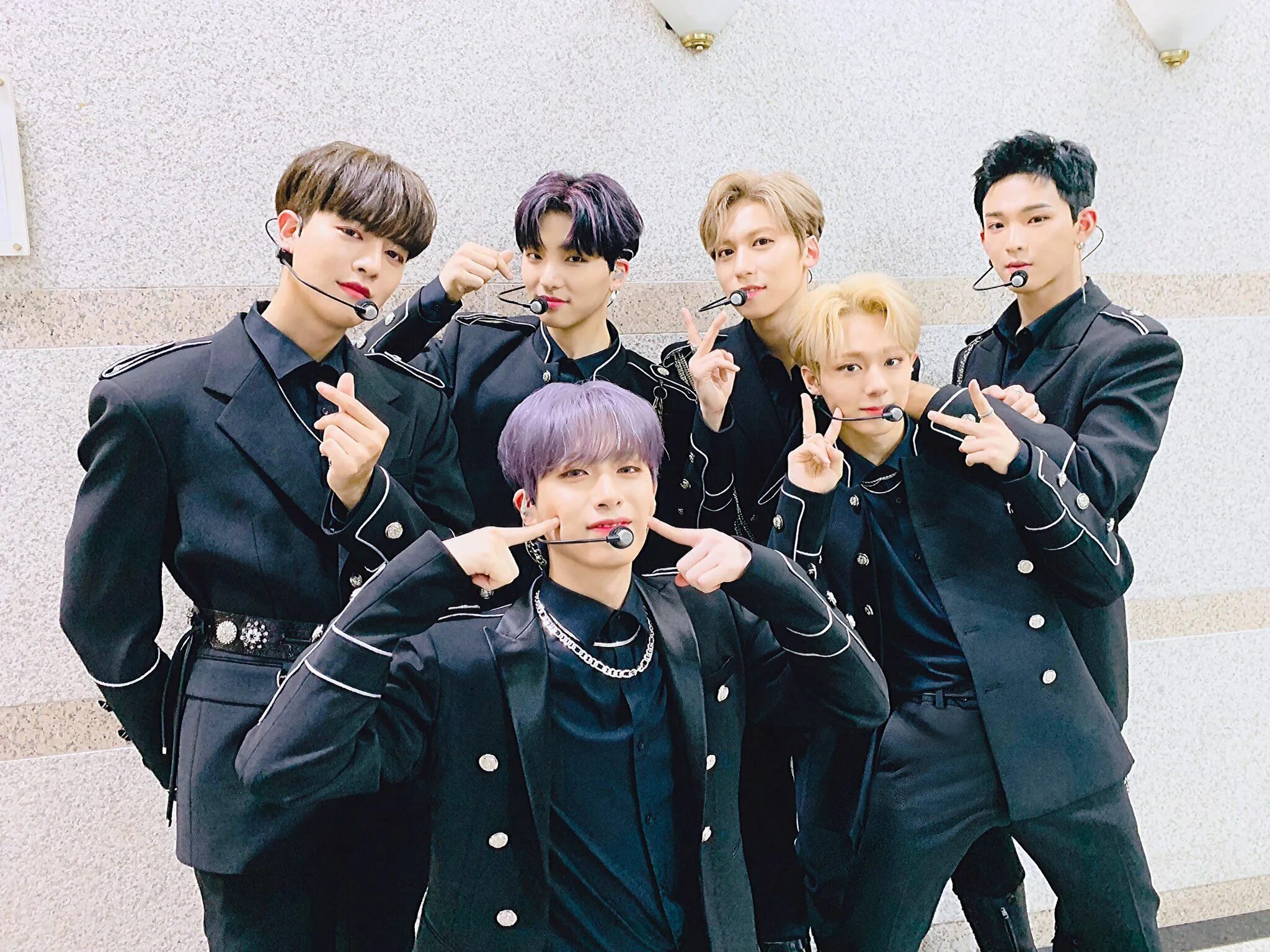 Oneus same. Группа ONEUS. K Pop группа ONEUS. Группа ONEUS Сохо. Группа ONEUS участники.