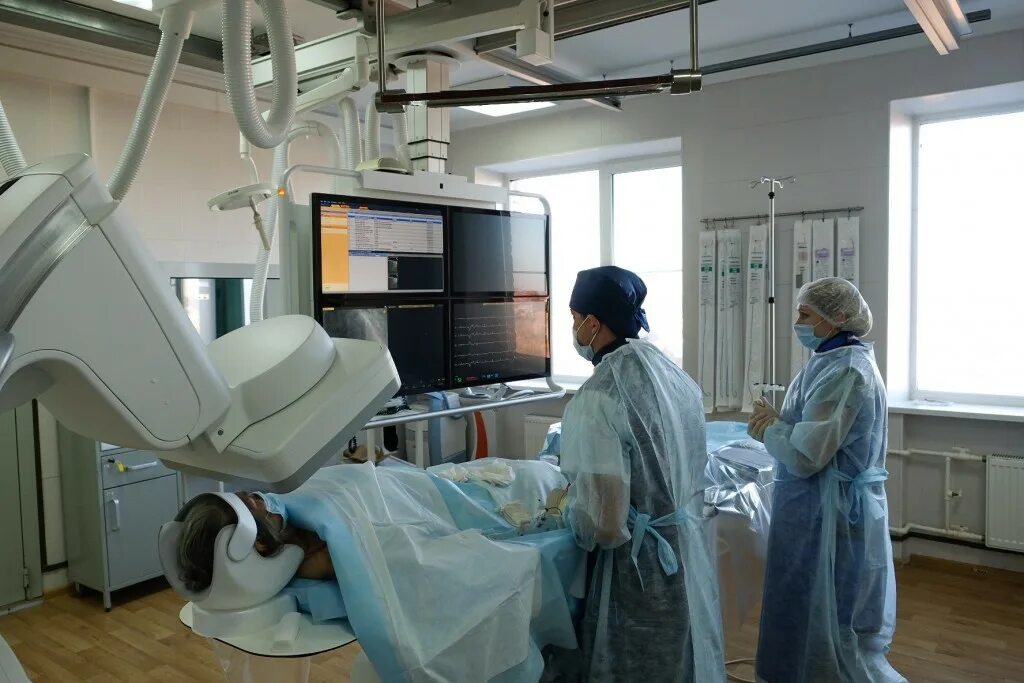 Стационар астрахань. Александро-мариинская областная клиническая больница. Мариинская больница хирургическое отделение палаты. Ржд больница астрахань. Стационар астрахань.