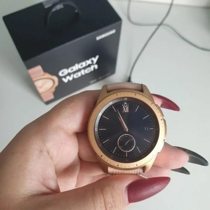 Samsung galaxy watch золото. Samsung Galaxy watch 42mm Rose Gold. Samsung Galaxy watch 42mm Rose золотой. Смарт часы галакси 42. Samsung watch Gold.