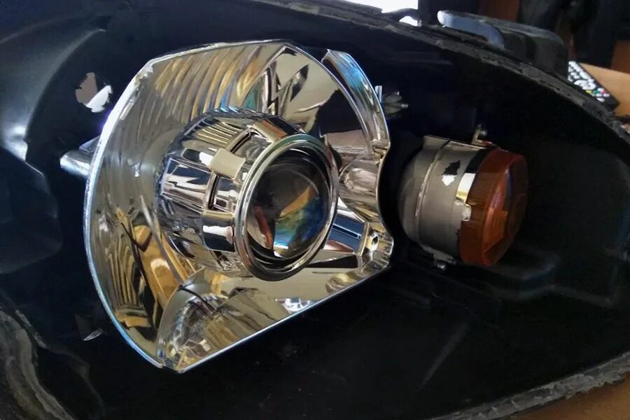 Bi led в bmw e34. Bi led линзы лансер 9. Установить линзы в фары. H4 линзы funcargo. Линзы на вольво хс90.