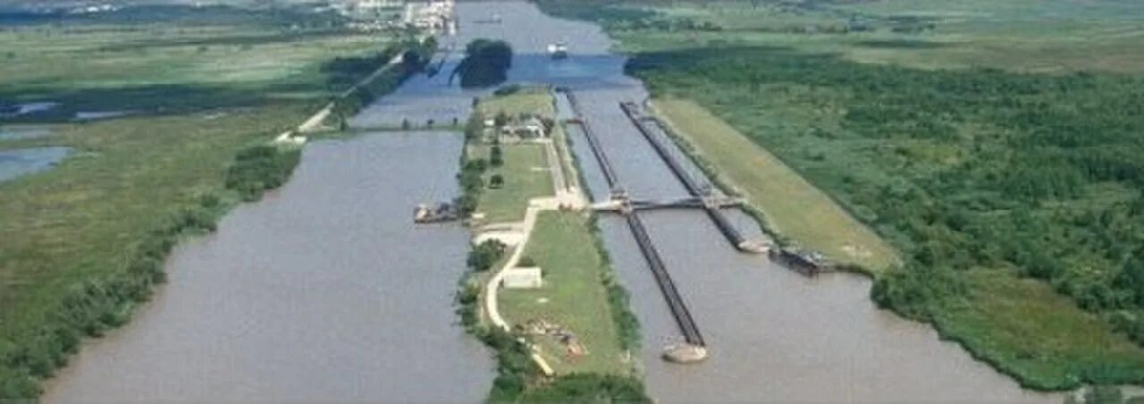 Водный канал в Луизиане. Береговой канал США. Прибрежные каналы. Intracoastal Waterway.