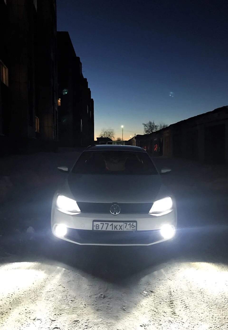 Volkswagen jetta лампочки. Диодные ПТФ Джетта 6. Джетта 6 led в ПТФ. VW Jetta 6 ПТФ led. Лампы в противотуманные фары на VW Jetta 6.