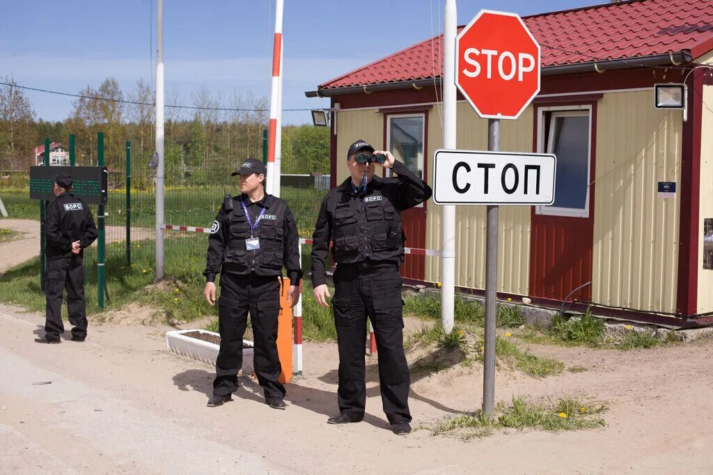 охрана вахта. охрана стройки. охрана вахта стройки москва. логотип охранного агентства. форма охранника.