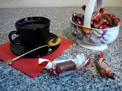 Чашка чая и конфеты