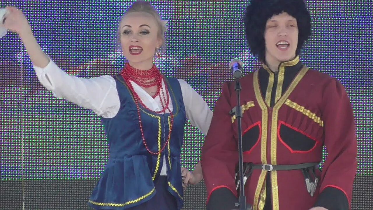 Хор червона калина ростов досуг. Маруся раз два три калина чернявая дивчина. Казачий хор маруся. Текст песни распрягайте хлопцы. Маруся раз два три калина.