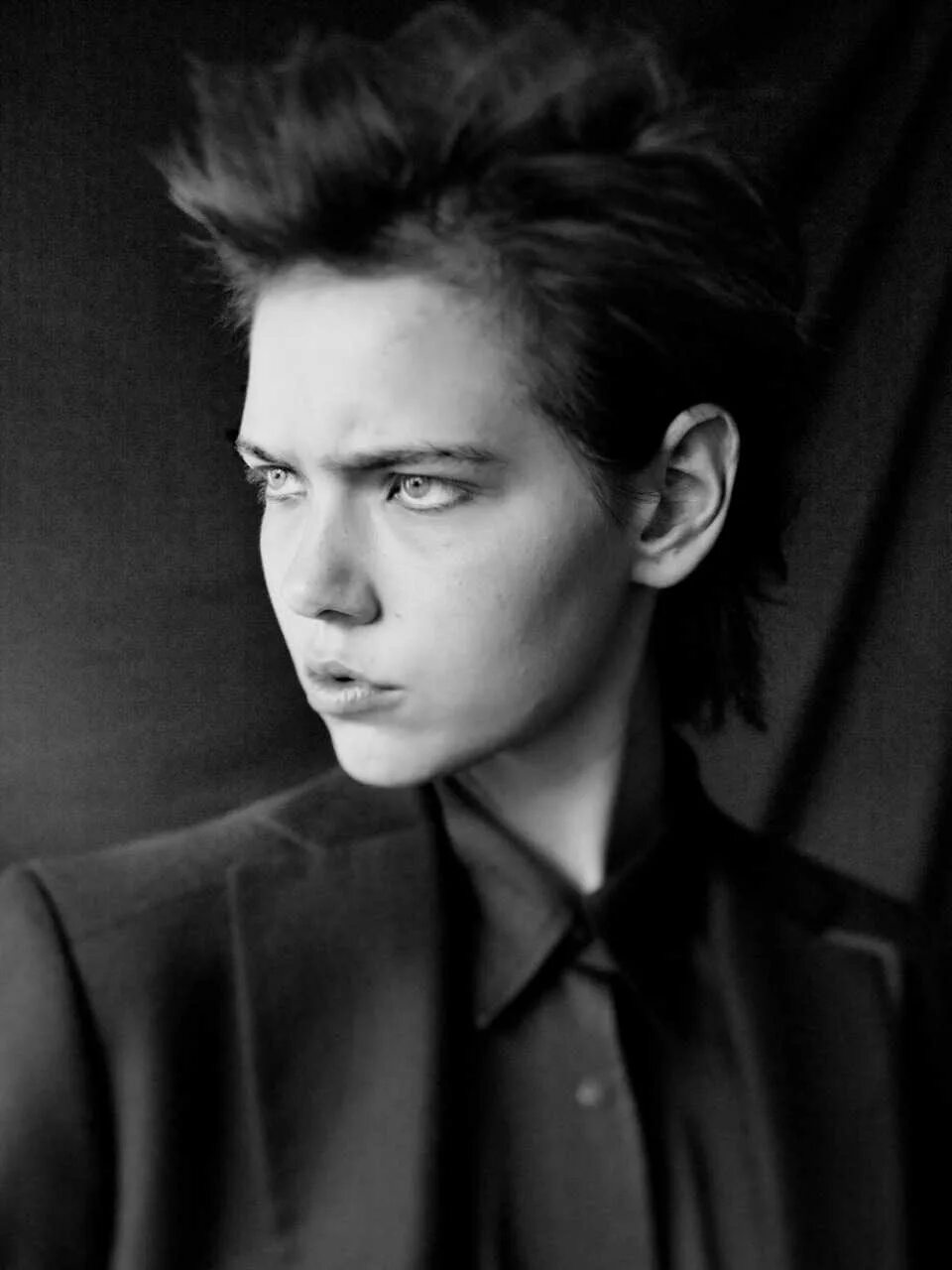 Андрогин виктор никита нтхнт 2007. Линда бернхем модель. Андрогинность это. Сара вейл модель андрогин. Androgynous.