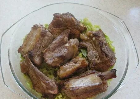 Свиные ребрышки с капустой