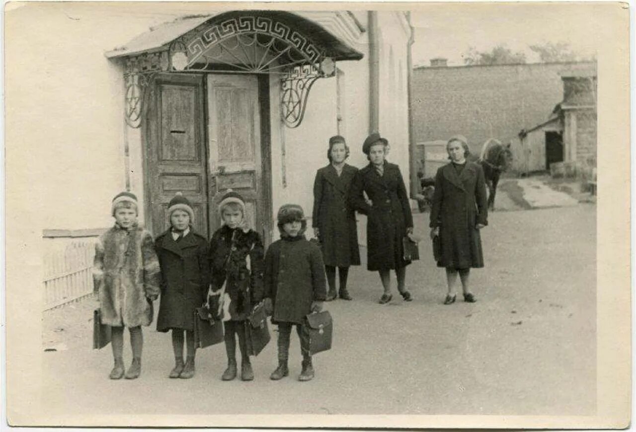 Елка в блокадном ленинграде 1941. Детский дом 1943. Детям о блокадном ленинграде в детском саду. Детский сад в блокадном ленинграде. Блокада ленинграда детский госпиталь.