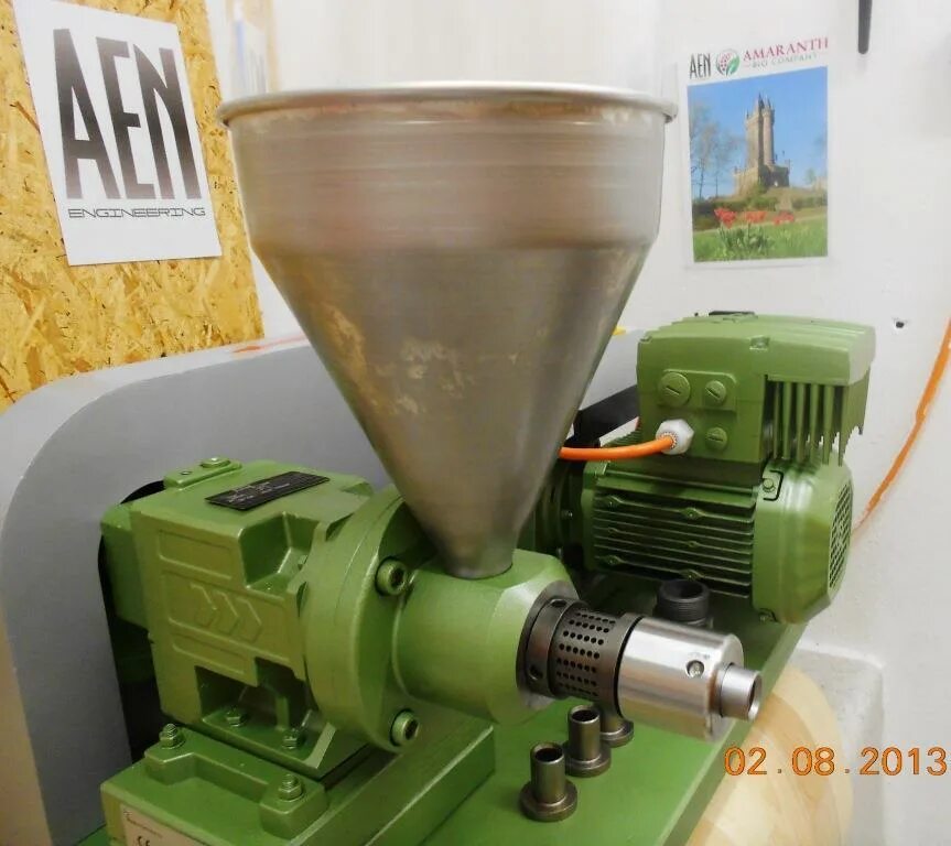Маслобойня семена. Маслопресс akita jp akjp 400. Оборудование для маслобойни подсолнечника. Шнековая маслобойня для холодного отжима. Маслопресс-экструдер эк 75/1200.