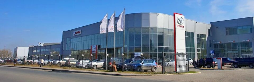 Красноярск партизана железняка 35а автосалон. Магазин тойота красноярск. Магазин тойота красноярск. Красноярск, ул. Генеральный директор тойота центр красноярск.